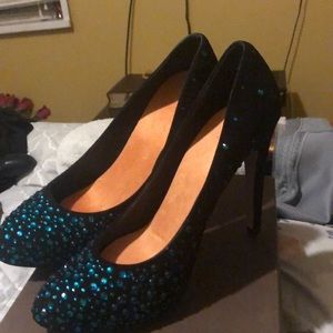 Black pump shoe